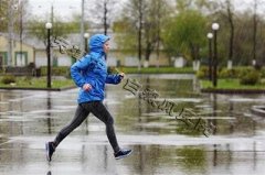 <b>白癜风患者​千万别淋雨！</b>